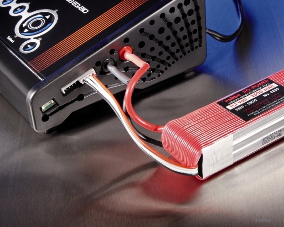 Multiplex POWER PEAK® C8 12V/230V 180W Ladegerät - Thumbnail 8