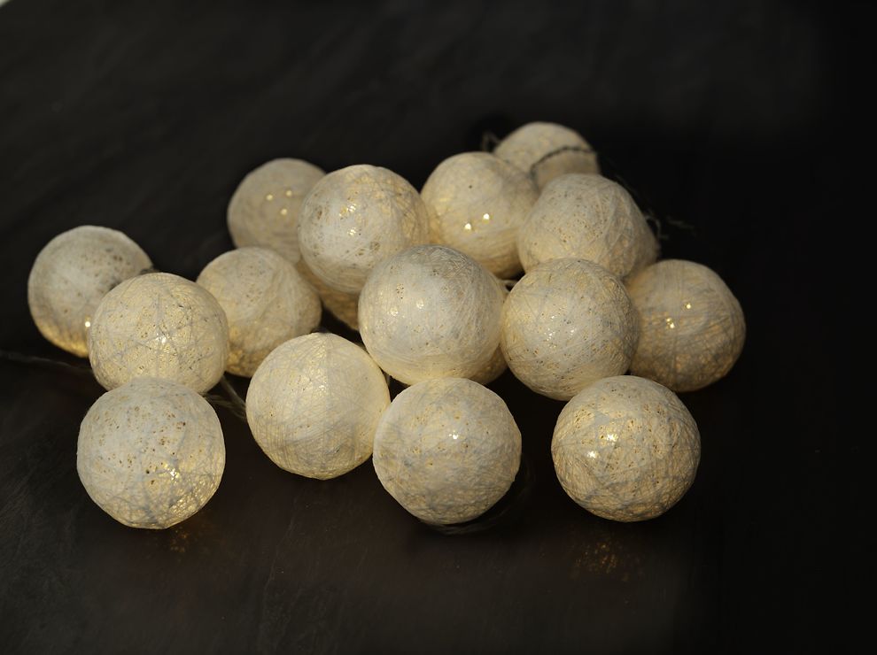 Sirius Lichterkette Bolette 20 LED 2,85 m Baumwollkugeln weiß - Thumbnail 4