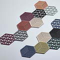 Zone Tapis de pot Bandes hexagonales 16 x 14 cm silicone gris clair - Thumbnail 2