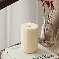 Deluxe Homeart LED stearinlys ægte voks fjernstyret 7,5x12,5 cm rillet creme - Thumbnail 1