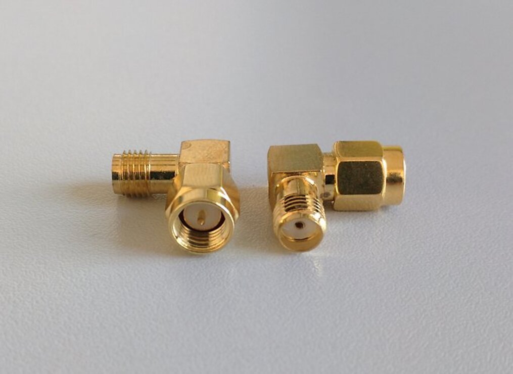 Adapter SMA Stecker / SMA-Kupplung 90 Grad - Pic 1