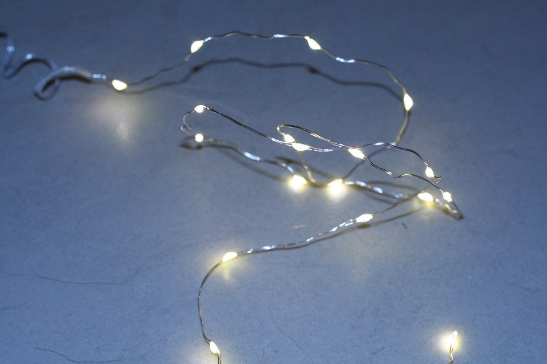 Lights4Christmas LED Lichterkette Silberdraht 40 LED 2m batteriebetrieben innen - Thumbnail 2
