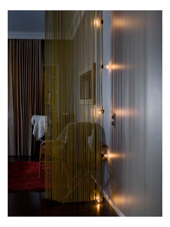 Konstsmide Biergarten Lichterkette 50 LED warmweiß in 5 Birnen klar 2m batteriebetrieben schwarz auß - Thumbnail 2