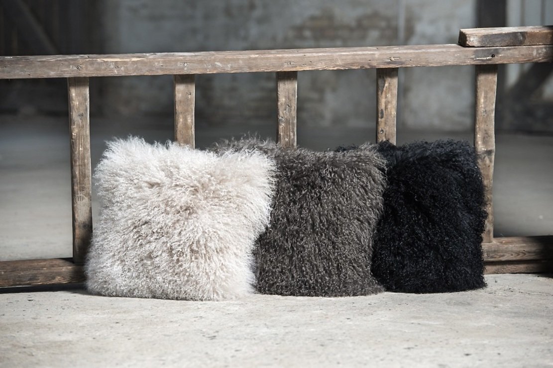 Natures Collection Kissen Tibetisches Schaffell 40 x 40 cm arctic sunrise - Thumbnail 4