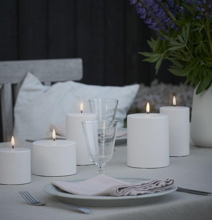 UYUNI Lighting LED Kerze PILLAR 10,1 x 7,8 cm weiß außen - Thumbnail 2