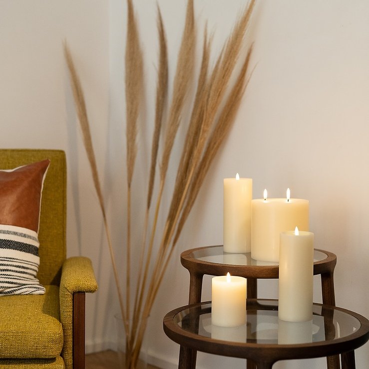 UYUNI Lighting świeca LED PILLAR głęboki knot 7,8 x 15 cm kość słoniowa - Thumbnail 1