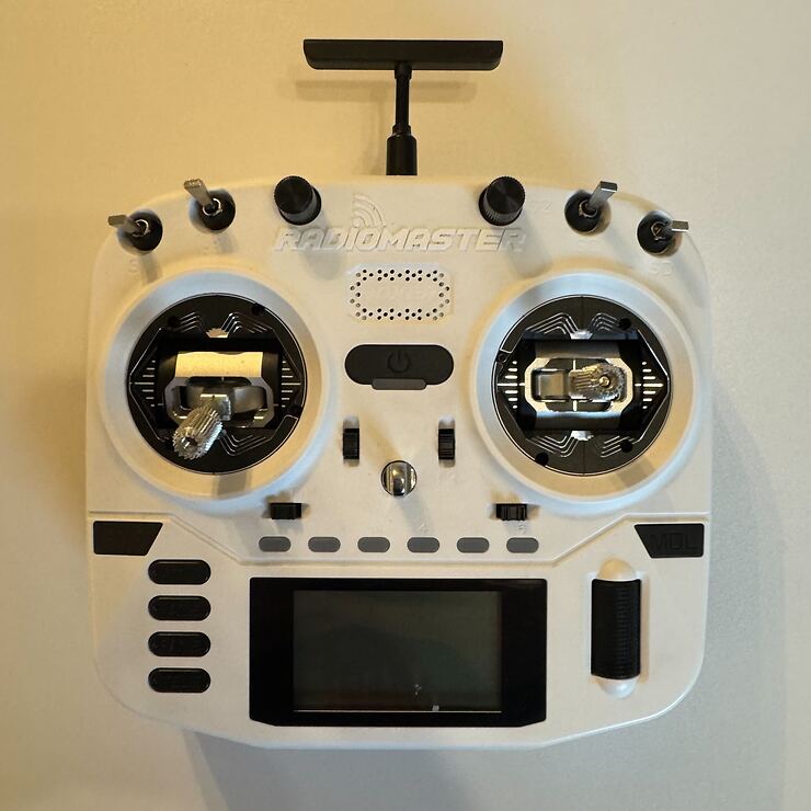 Radiomaster BOXER CRUSH AG01 ELRS EU-LBT Fernsteuerung Frost White B-Ware - Thumbnail 1