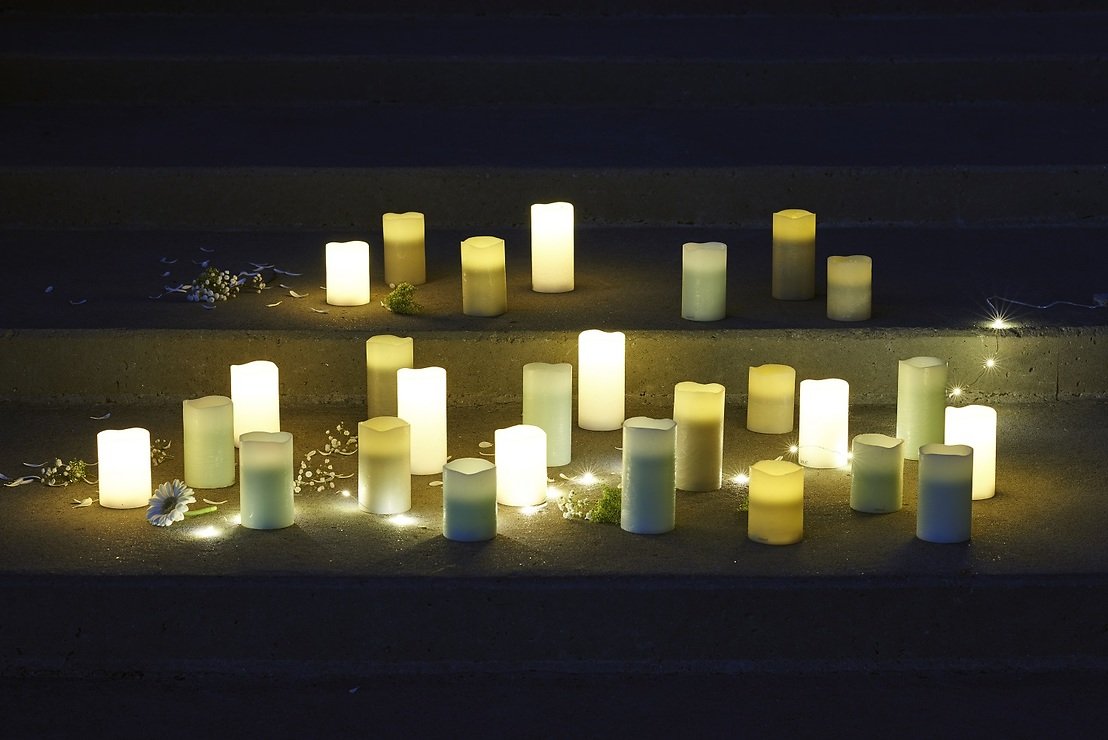 Sirius LED Echtwachskerze Tenna 7,5 x 15cm Timer weiss - Thumbnail 3