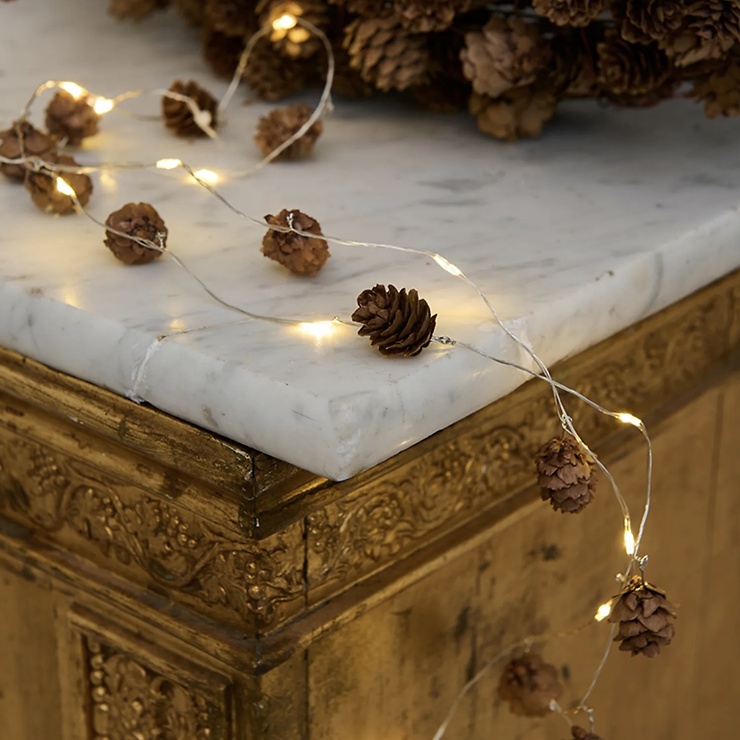 Ghirlandă luminoasă LED Sirius Molly cu alimentare pe baterii – pentru interior, 20 de LED-uri, 2 m, alb cald, maro - Bild 2 Ghirlandă luminoasă LED Sirius Molly cu alimentare pe baterii – pentru interior, 20 de LED-uri, 2 m, alb cald, maro - Bild 2