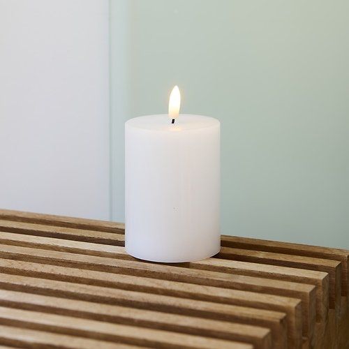 Świeca LED Sirius Sille 7,5x10cm z możliwością ładowania, biała