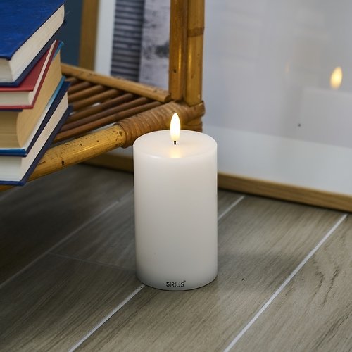 Świeca LED Sirius Sille 7,5x12,5cm z możliwością ładowania, biała
