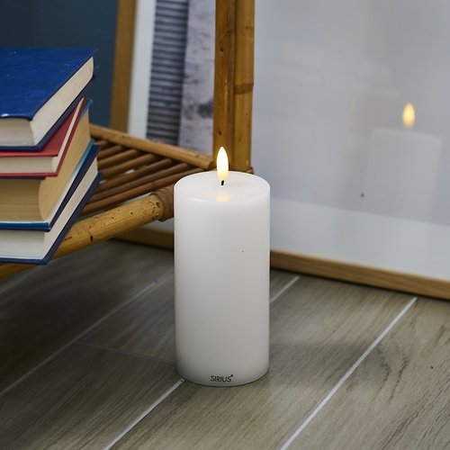 Świeca LED Sirius Sille 7,5x15cm z możliwością ładowania, biała