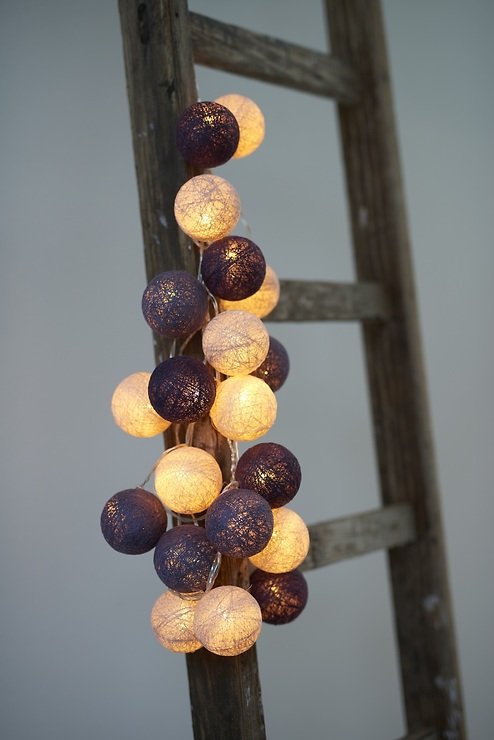 Sirius Lichterkette Bolette 20 LED 2,85 m Baumwollkugeln purple velvet - Thumbnail 3