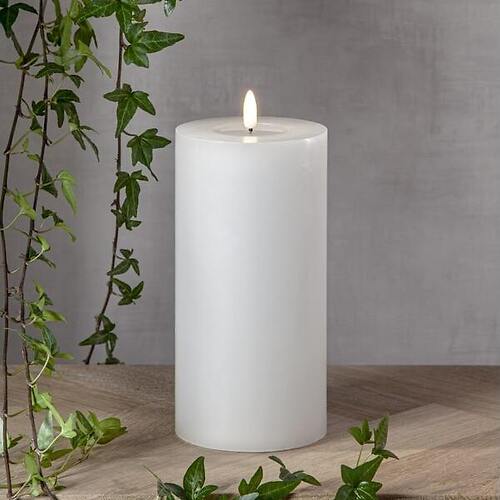 Vela LED Star Trading Flame Flow Grande de cera auténtica 10x22,5 cm espejo de cera blanco 