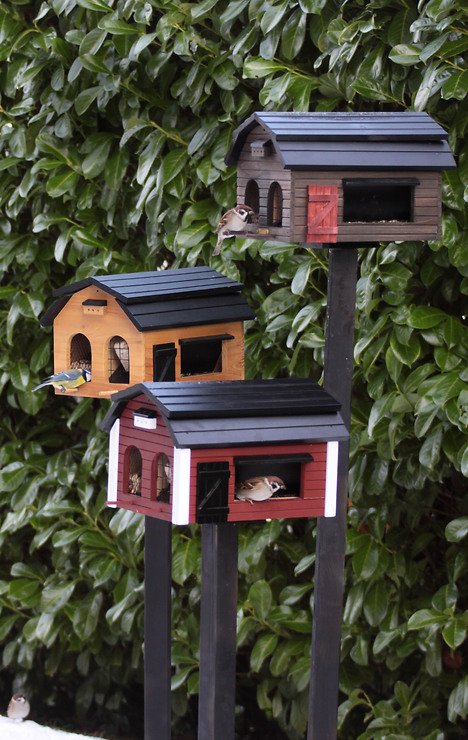 Wildlife Garden Bird House Feeding Barn red - Thumbnail 4